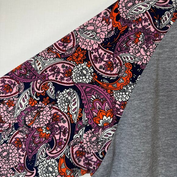 Lularoe Randy Gray Baseball Tee Size 2XL - Picture 4 of 5